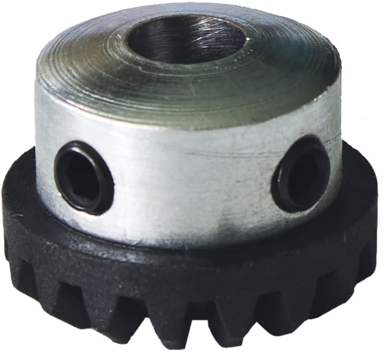 Koło zębate stożkowe napędzające chwytacz obrotowy wiążący nitkę podczas szycia maszyną.